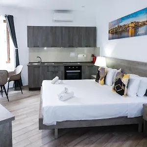 3* Pensión Napoli